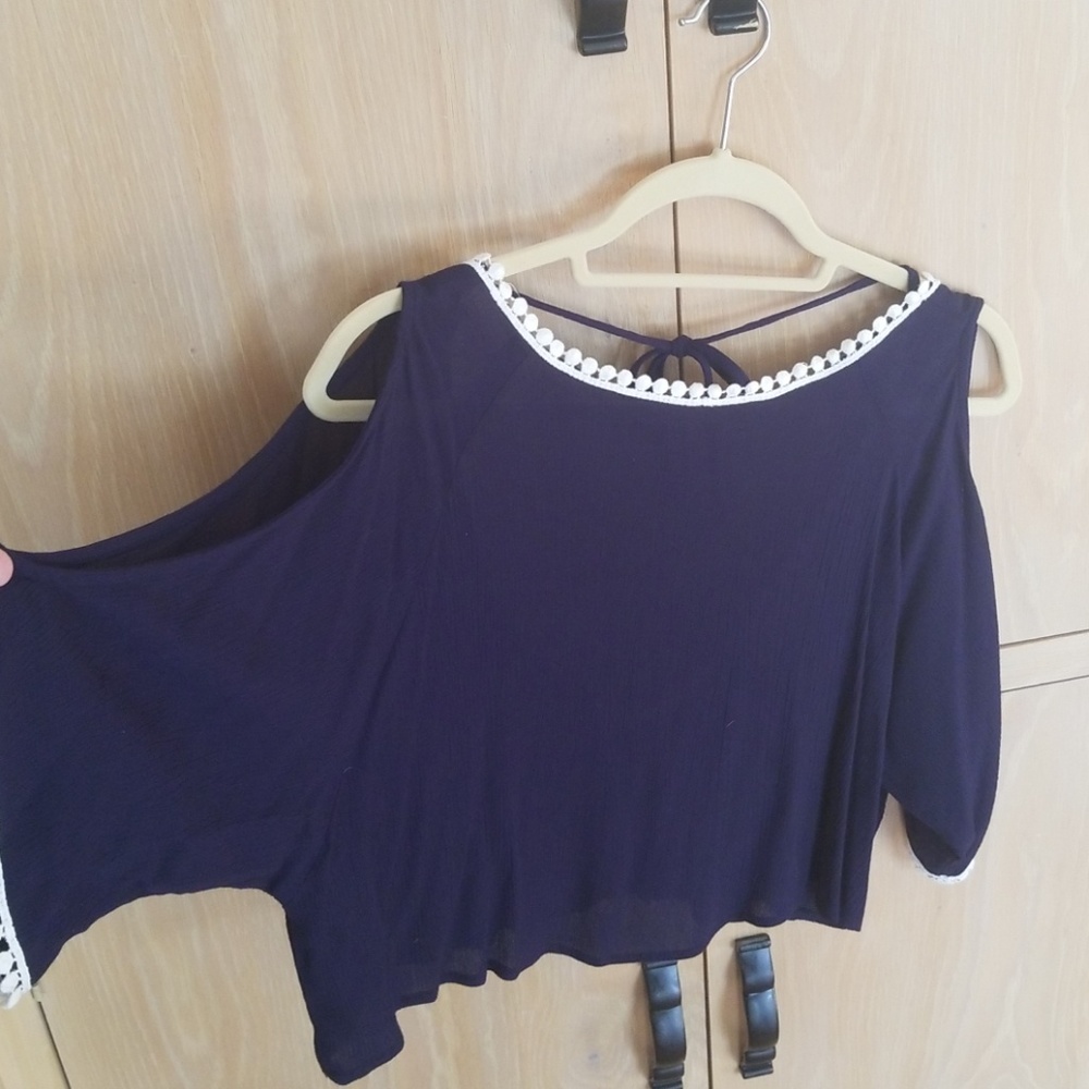 Tops - Picture 7 of 7